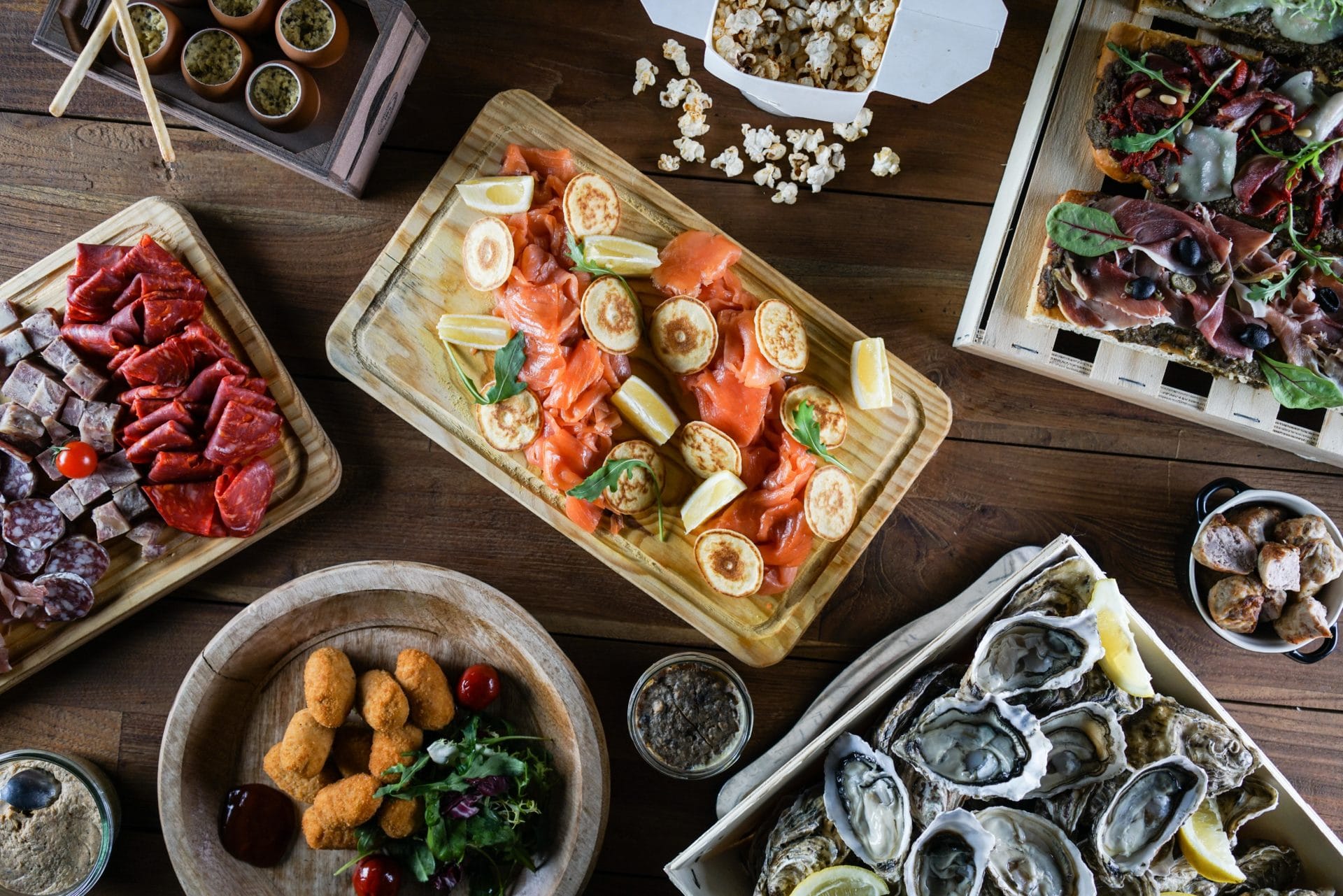 Plateaux d'entrées du traiteur Les 2 coudes sur la table