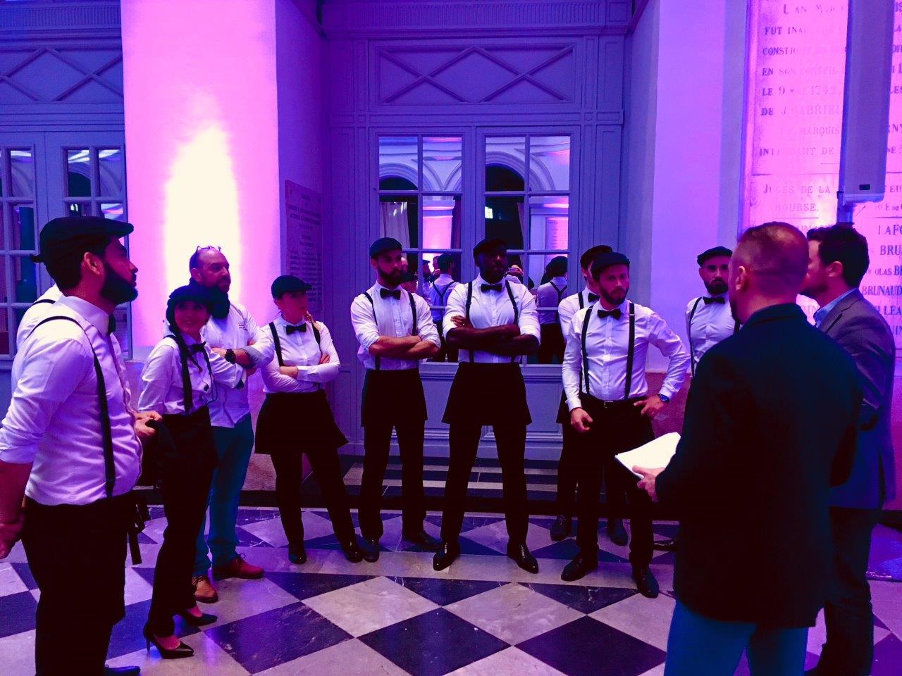 Staff du traiteur Les 2 coudes sur la table à Bordeaux Convention